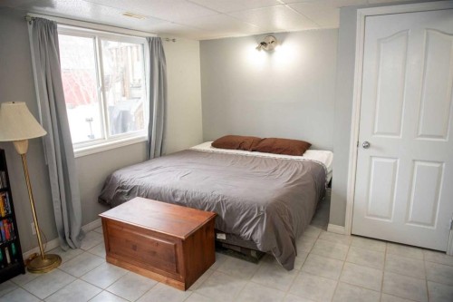 283 Highland Circle, Strathmore, AB - Indoor Photo Showing Bedroom