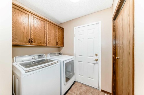 205 Patterson Hill Sw, Calgary, AB - Indoor Photo Showing Laundry Room