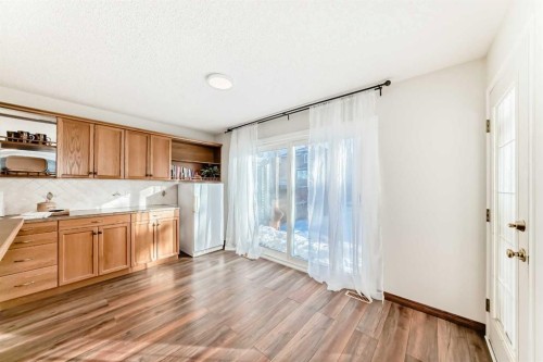 205 Patterson Hill Sw, Calgary, AB - Indoor Photo Showing Kitchen