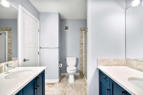 3 Sundown Manor, Cochrane, AB - Indoor Photo Showing Bathroom