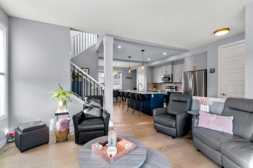 3 Sundown Manor, Cochrane, AB - Indoor Photo Showing Living Room