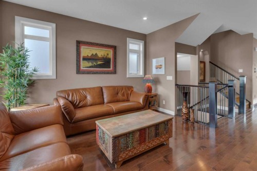 2534 3 Avenue Nw, Calgary, AB - Indoor Photo Showing Living Room