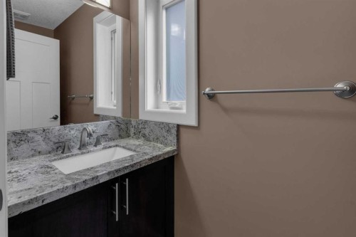 2534 3 Avenue Nw, Calgary, AB - Indoor Photo Showing Bathroom