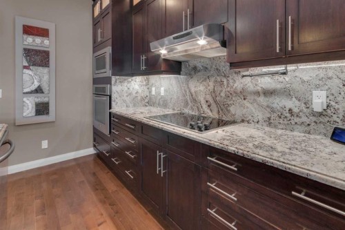 2534 3 Avenue Nw, Calgary, AB - Indoor Photo Showing Kitchen With Upgraded Kitchen