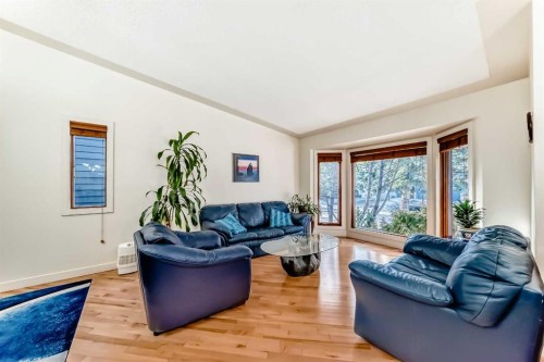17140 Sundown Road Se, Calgary, AB - Indoor Photo Showing Living Room