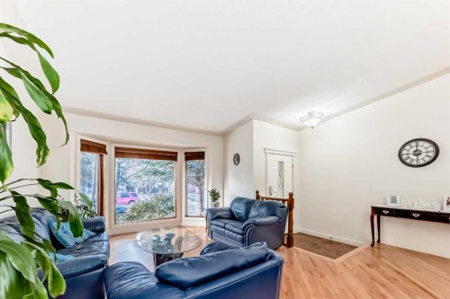 17140 Sundown Road Se, Calgary, AB - Indoor Photo Showing Living Room