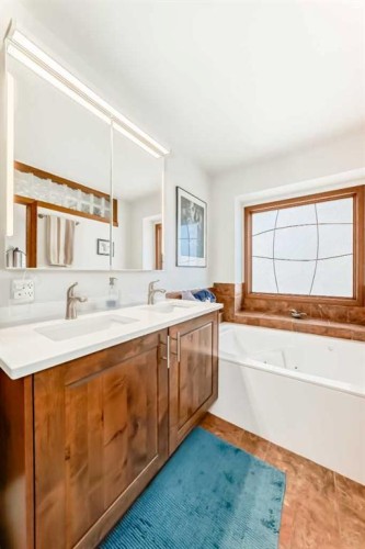 17140 Sundown Road Se, Calgary, AB - Indoor Photo Showing Bathroom