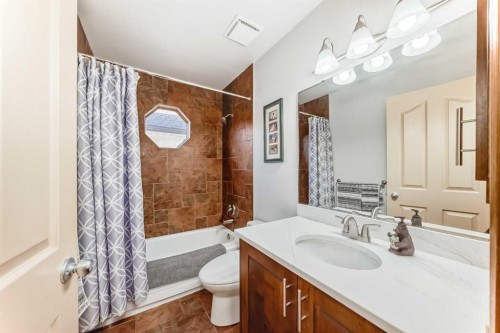17140 Sundown Road Se, Calgary, AB - Indoor Photo Showing Bathroom