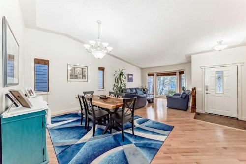 17140 Sundown Road Se, Calgary, AB - Indoor Photo Showing Dining Room