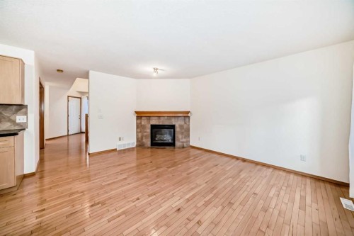 17 Royal Birkdale Crescent Nw, Calgary, AB - Indoor Photo Showing Living Room With Fireplace