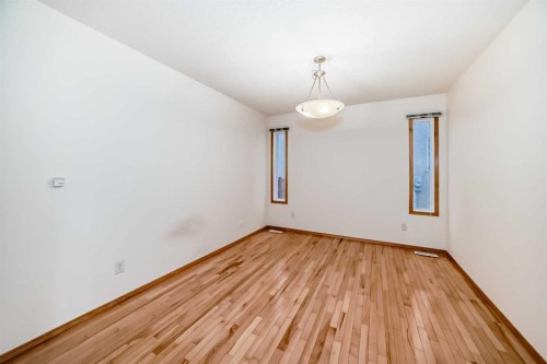 17 Royal Birkdale Crescent Nw, Calgary, AB - Indoor Photo Showing Other Room