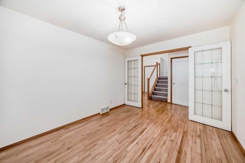 17 Royal Birkdale Crescent Nw, Calgary, AB - Indoor Photo Showing Other Room