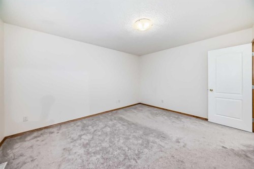 17 Royal Birkdale Crescent Nw, Calgary, AB - Indoor Photo Showing Other Room