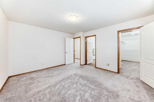 17 Royal Birkdale Crescent Nw, Calgary, AB - Indoor Photo Showing Other Room