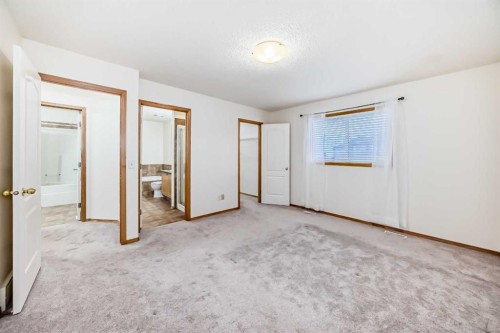 17 Royal Birkdale Crescent Nw, Calgary, AB - Indoor Photo Showing Other Room