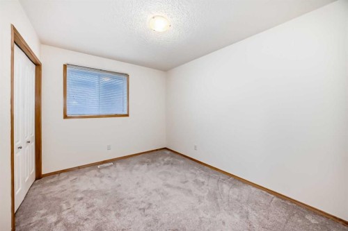 17 Royal Birkdale Crescent Nw, Calgary, AB - Indoor Photo Showing Other Room