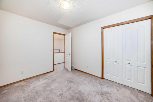 17 Royal Birkdale Crescent Nw, Calgary, AB - Indoor Photo Showing Other Room
