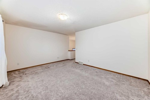 17 Royal Birkdale Crescent Nw, Calgary, AB - Indoor Photo Showing Other Room