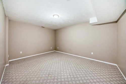 17 Royal Birkdale Crescent Nw, Calgary, AB - Indoor Photo Showing Other Room