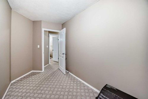 17 Royal Birkdale Crescent Nw, Calgary, AB - Indoor