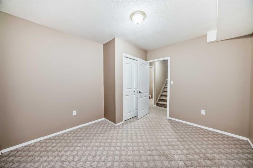 17 Royal Birkdale Crescent Nw, Calgary, AB - Indoor Photo Showing Other Room