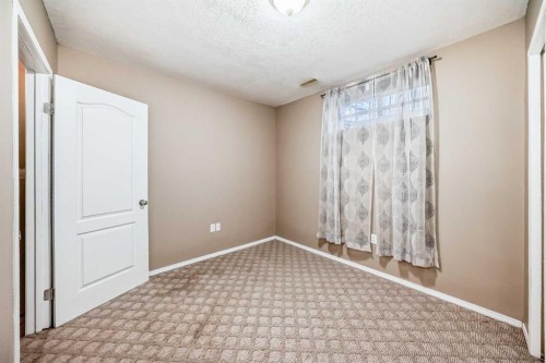 17 Royal Birkdale Crescent Nw, Calgary, AB - Indoor Photo Showing Other Room