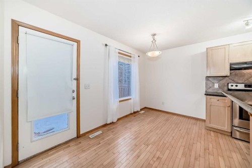 17 Royal Birkdale Crescent Nw, Calgary, AB - Indoor Photo Showing Kitchen