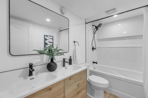 208 Cedarille Green Sw, Calgary, AB - Indoor Photo Showing Bathroom
