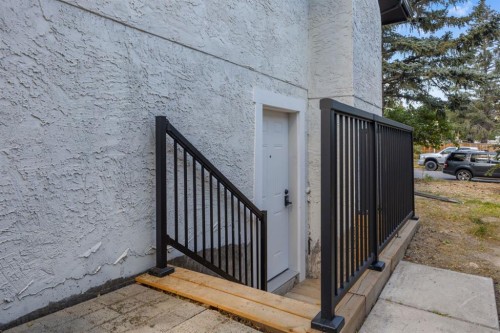 208 Cedarille Green Sw, Calgary, AB - Outdoor