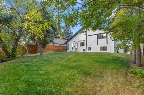 208 Cedarille Green Sw, Calgary, AB - Outdoor