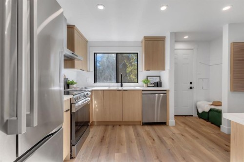 208 Cedarille Green Sw, Calgary, AB - Indoor Photo Showing Kitchen