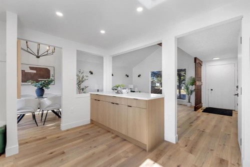 208 Cedarille Green Sw, Calgary, AB - Indoor