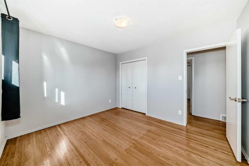611 Meota Road Ne, Calgary, AB - Indoor Photo Showing Other Room