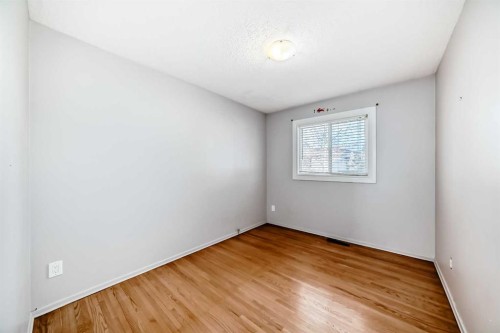611 Meota Road Ne, Calgary, AB - Indoor Photo Showing Other Room