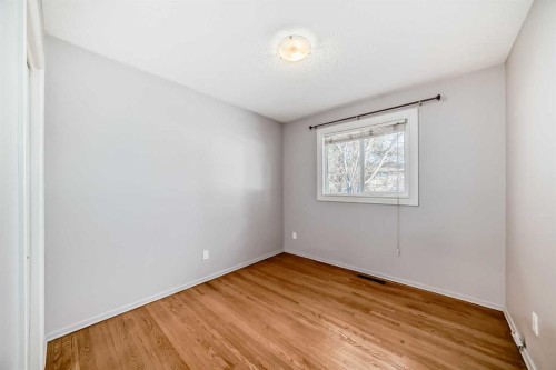 611 Meota Road Ne, Calgary, AB - Indoor Photo Showing Other Room