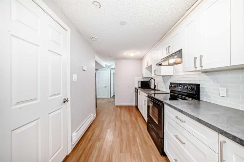 611 Meota Road Ne, Calgary, AB - Indoor Photo Showing Kitchen