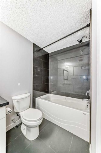 611 Meota Road Ne, Calgary, AB - Indoor Photo Showing Bathroom
