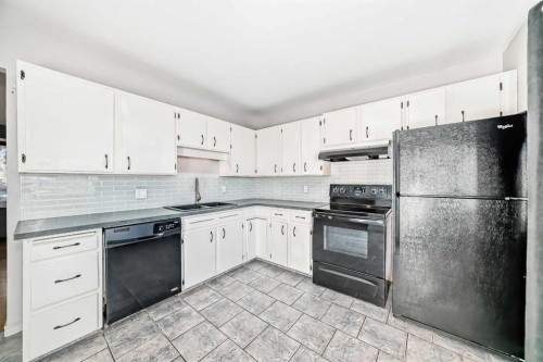 611 Meota Road Ne, Calgary, AB - Indoor Photo Showing Kitchen