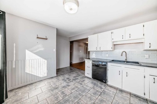 611 Meota Road Ne, Calgary, AB - Indoor Photo Showing Kitchen