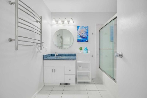 11155 Sacramento Drive Sw, Calgary, AB - Indoor Photo Showing Bathroom