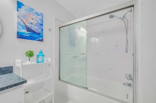 11155 Sacramento Drive Sw, Calgary, AB - Indoor Photo Showing Bathroom