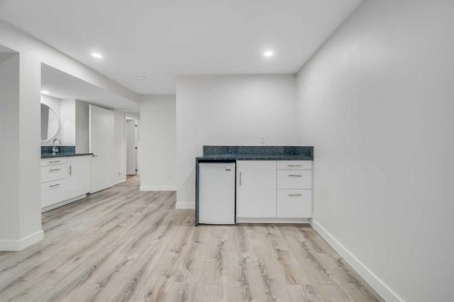 11155 Sacramento Drive Sw, Calgary, AB - Indoor Photo Showing Other Room