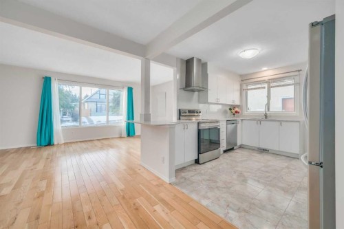 11155 Sacramento Drive Sw, Calgary, AB - Indoor Photo Showing Kitchen