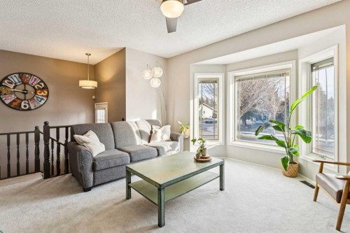 3406 Cedarille Drive Sw, Calgary, AB - Indoor Photo Showing Living Room
