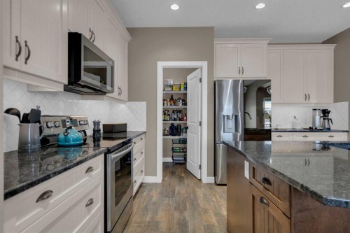 300 Aspenmere Way, Chestermere, AB - Indoor Photo Showing Kitchen With Upgraded Kitchen