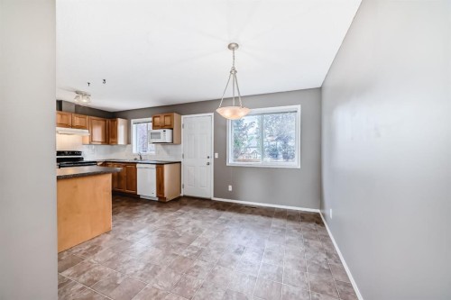 252 Stonemere Place, Chestermere, AB - Indoor Photo Showing Kitchen