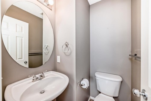252 Stonemere Place, Chestermere, AB - Indoor Photo Showing Bathroom