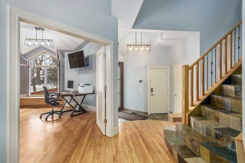 6002 Bow Crescent Nw, Calgary, AB - Indoor Photo Showing Other Room