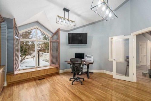 6002 Bow Crescent Nw, Calgary, AB - Indoor Photo Showing Other Room