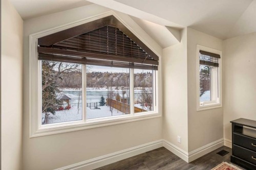 6002 Bow Crescent Nw, Calgary, AB - Indoor Photo Showing Other Room